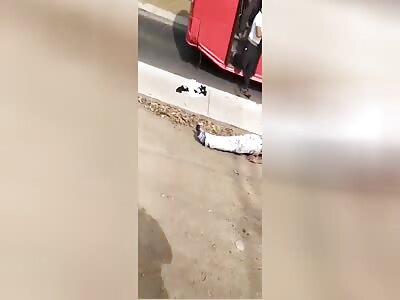 Armed robber was thrown from the bus and beaten by passengers