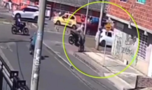 motorcyclist loses his life after crashing into a wall
