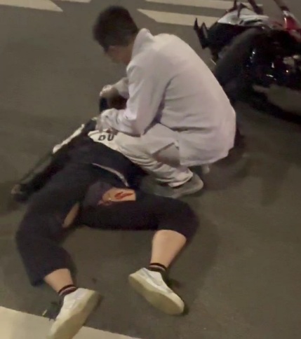 Speeding Chinese motorcyclist crashed dead