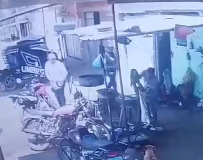 Hitmen Dressed As Delivery Drivers Execute Two Victims