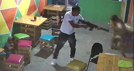 ARMED ATTACK ON A BAR LEAVE ONE DEAD AND MANY INJURED PEOPLE 