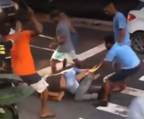 Beating the shit out of Thief by angry crowds 