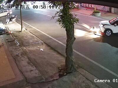 Delivery man gets run over in China