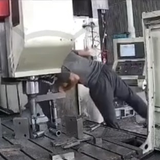 Last Day At Work Of A Dumb Employee