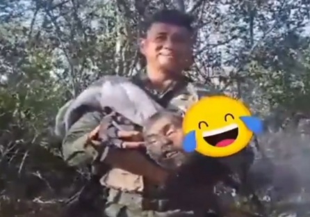 MEXICAN NARCO TRAFFICKER BURNING DECAPITATED RIVAL