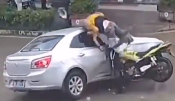 [COMPILATION] THESE STREETS ARE FULL OF SURPRISE 