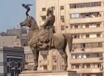 Depressed Man Commits Suicide by jumping from Statue 