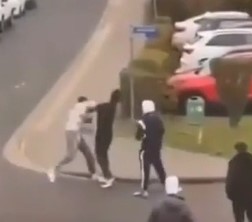 Heroic Kid Beats Thugs with his Bare Hands.