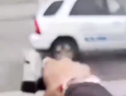 Criminals attacking patrol vehicle in Ecuador 