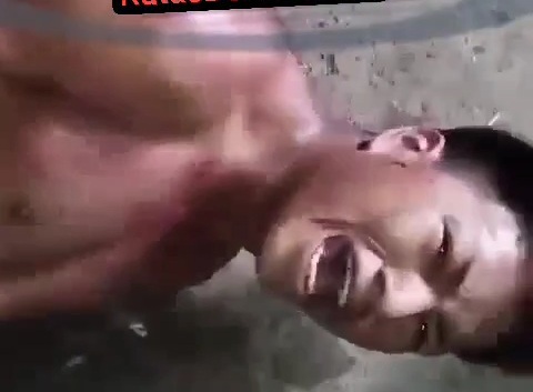 Criminal tortured by Ecuadorian Soldiers 