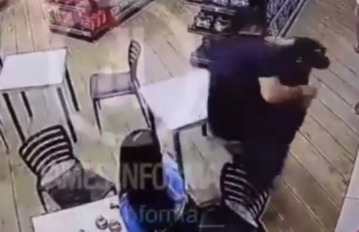 Failed robbery, thief nearly killed by his victims 