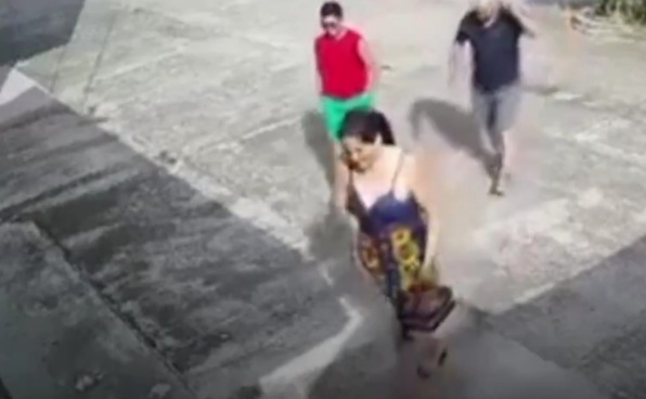 Armed thief assaulting family after follow them from bank 