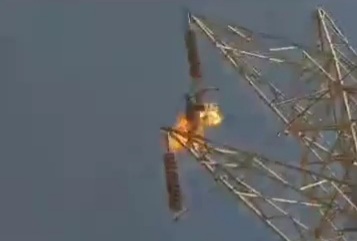 Stupid Yemeni electrocuted to death when trying to cut wires 