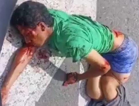 Thief savegly punished by angry crowds after killing woman to rob her