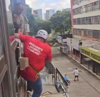 Too heavy for that cable 