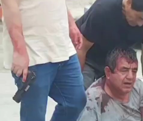 CRIMINAL CAPTURED and BEAT WITH SAME WEAPON AFTER FAIL ROBBERY 