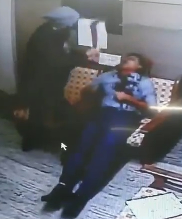 Crazy Dude Hacks Doctor With a Huge Cane Knife