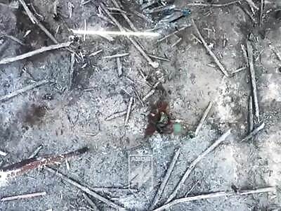 Azov soldiers feed Russians with grenades