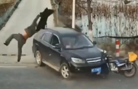 Motorcyclist Turned Rag-doll in Seconds 