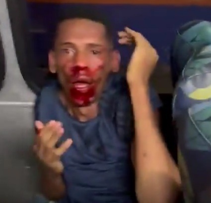 THIEF WAS CAUGHT BY PASSENGERS. HE WAS STEALING INSIDE THE BUS 