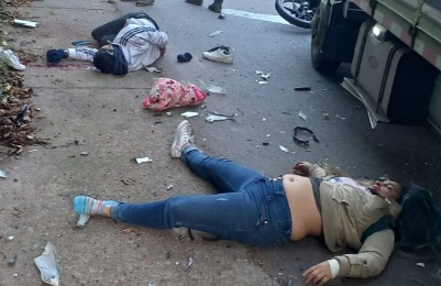 Couple on motorcycle crashed dead 