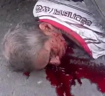 Old motorcyclist crashed under bus