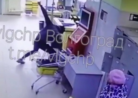 Lunatic young Russian attacked random people 