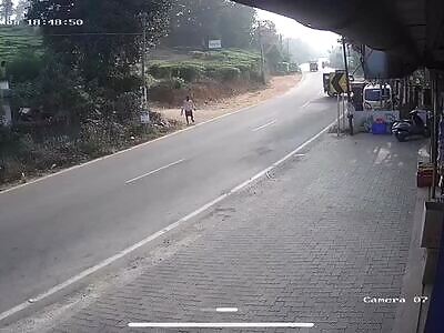 Motorcyclist tries to avoid a Jeep, hits a pole and dies 