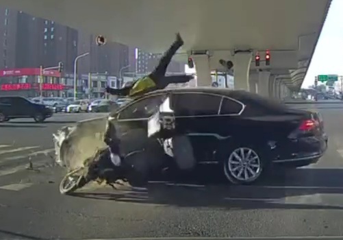 Oblivious Motorcyclist Rider Ragdolled.