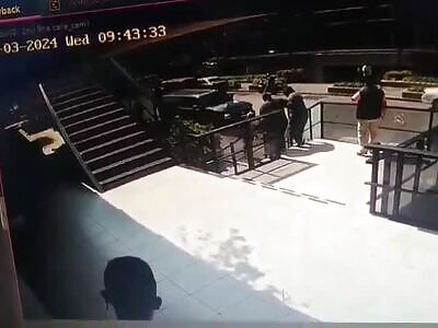 Prosecutor has mother and security guard killed by hitmans[+Aftermath]