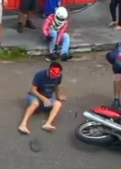 biker scalped for not wearing helmet