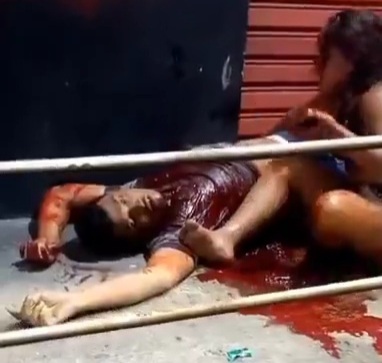 Young man executed by sicario in front of his girlfriend 