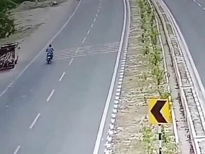 Man on motorcycle dies after hitting an antelope