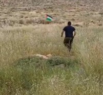 Absolute Moron Steps on a Landmine Trying to Remove Enemy Flag