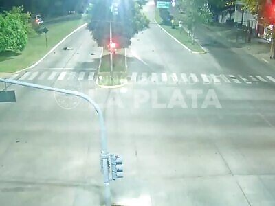 car ignores traffic light and kills motorcyclist