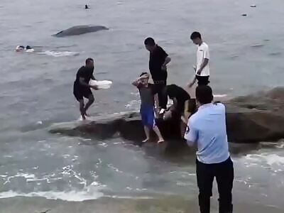 Family drowns on a beach in China