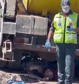 [ACCIDENT AND AFTERMATH]BIKER CRASHED HARD INTO TRUCK 