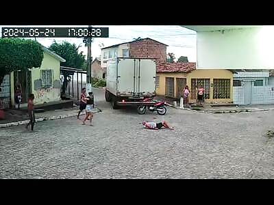 old man suffered a serious accident with his leg cut