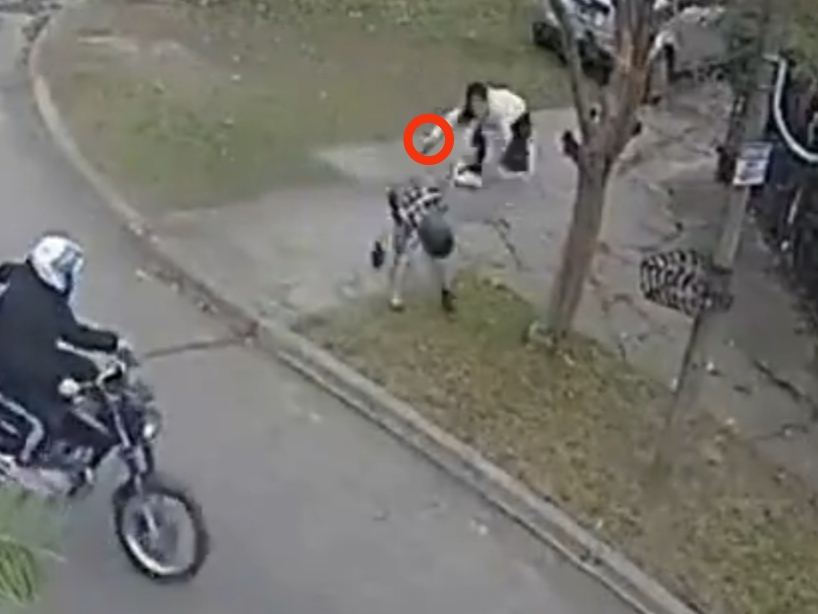 Thieves Choose Wrong Woman To Rob