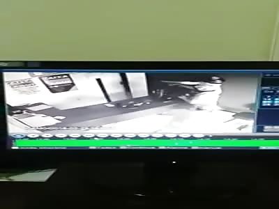 Store Employee's Quick Reaction Foils Robbery Attempt   