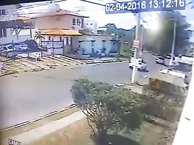 Police Officer Shot Dead in Front of His House 