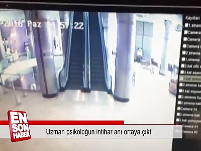 Psychologist Woman Jumps to her Death Inside a Shopping Mall