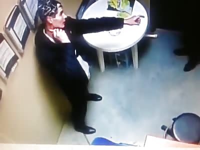 Shoplifter Dies After He Cuts His Own Throat When Caught Stealing 2 Bottles of Vodka