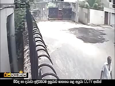 Man Killed by Rival Gang Members While Traveling in an Autorikshaw with his Wife and Kids