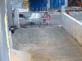 Driver Take 2 Girls And 1 Woman Underground