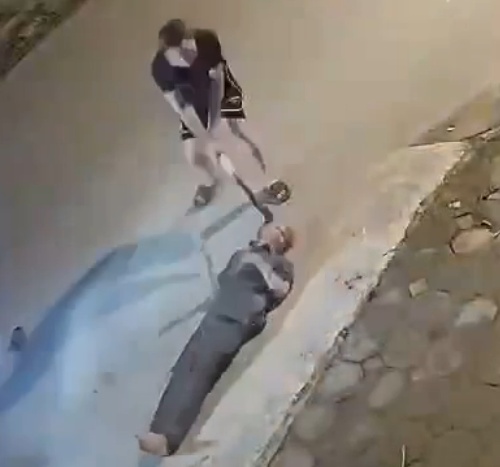 Crazy Man Kills His Father and Brother With a Huge Cane Knife In Vietnam