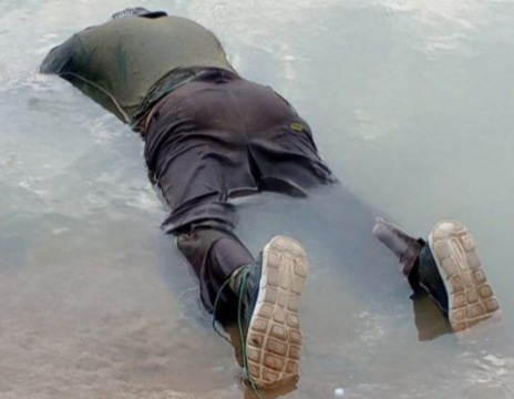 Petrified Dead body floating in babahoyo river 