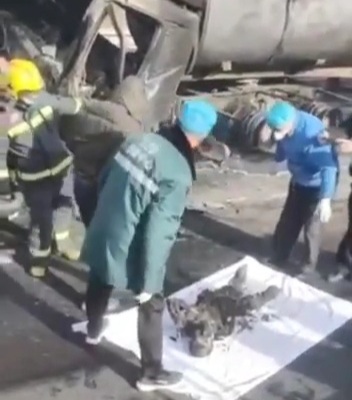 Calcinated body of Chinese driver trapped and burned in his truck 