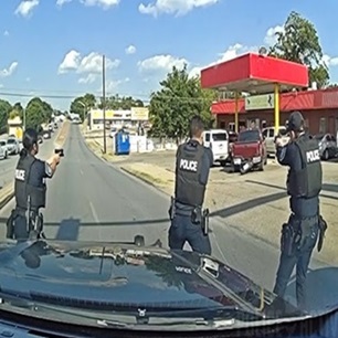 Fort Worth Officers Shoot Armed Suspect Who Tried To Carjack a Driver After a Police Chase (Skip to 04:00)
