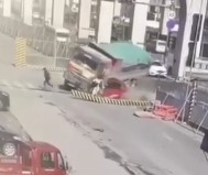 Crazy Three-Way Final Destination Moment